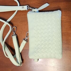 Versona - Multi-Compartment Crossbody/Wristlet- Light Mint